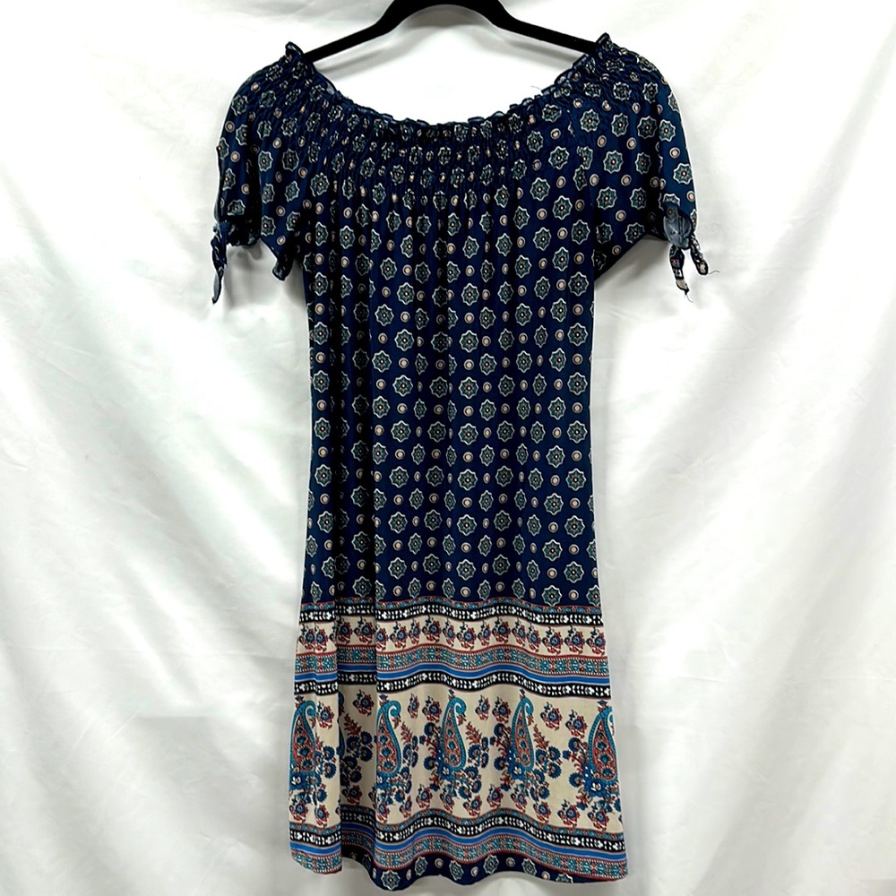 Free Kisses Size Medium Navy and Cream Short Sleeve Dress